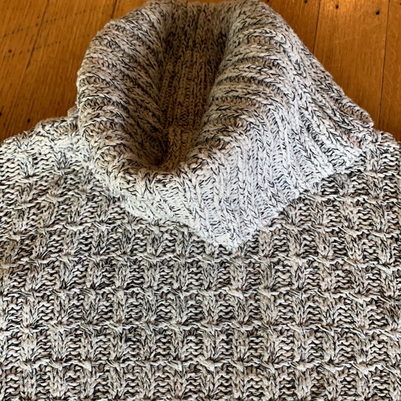 Free People super cute cropped chunky turtleneck, cotton poly - Picture 2 of 3